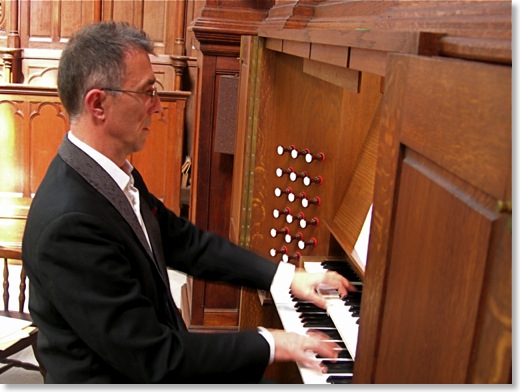 Didier Rousseau à l'orgue de Montaigu